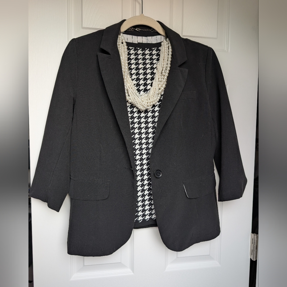 Classic Black Women's Blazer With 3/4 Sleeve